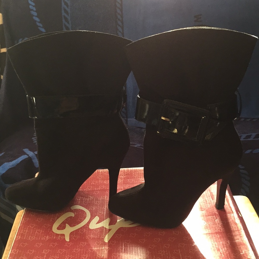 Qupid Black Suede Heels